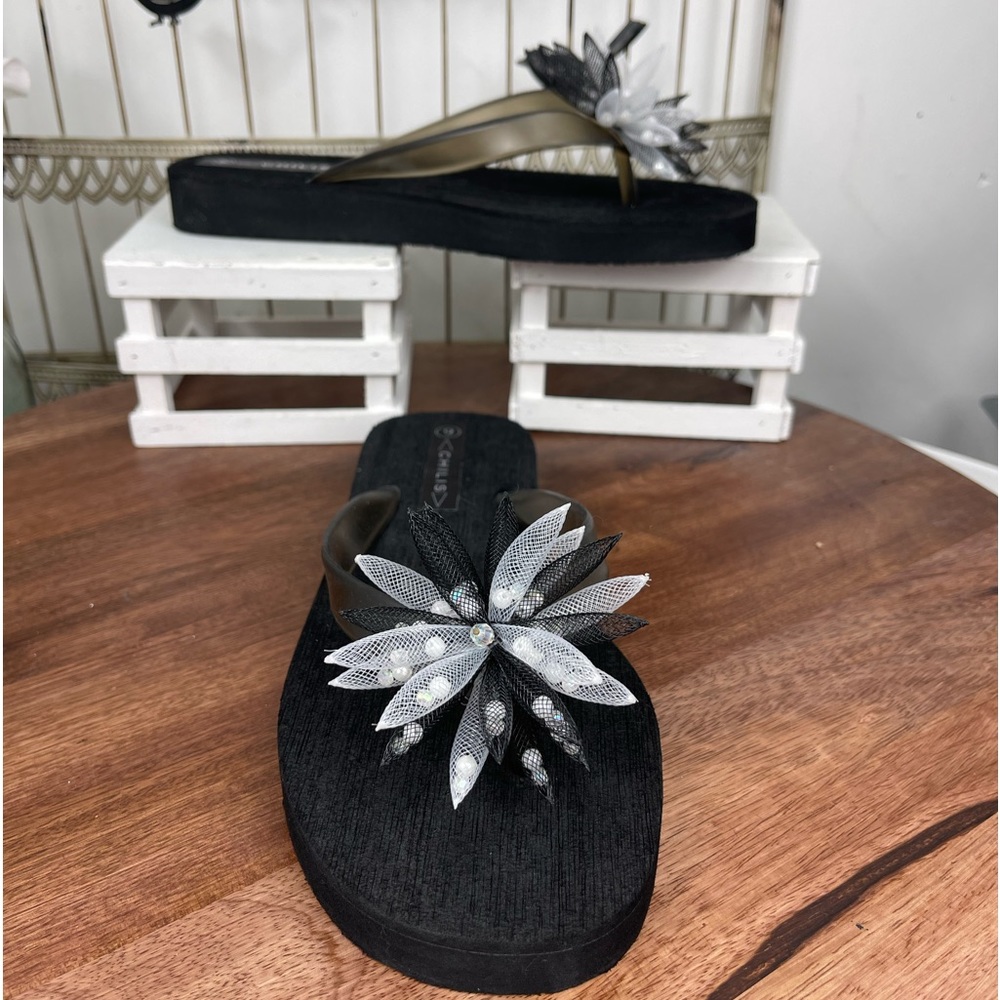 Chilis Bloom Womens Slide Thong Sandals size 9M.
